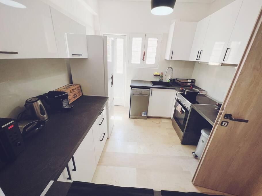 Minimal 3Br Apartment In Aten Exteriör bild