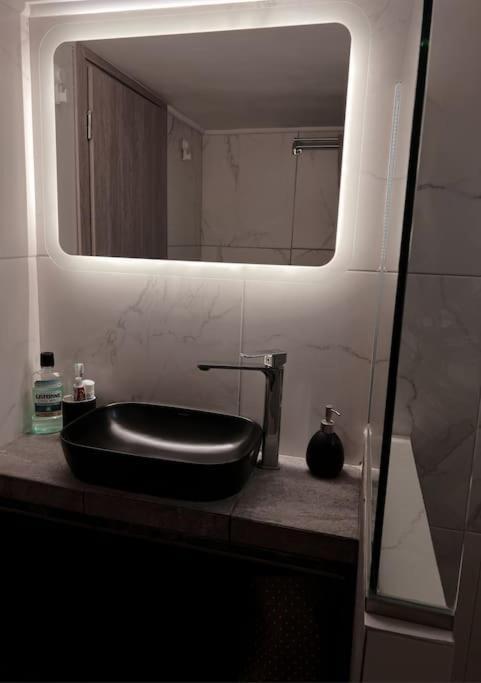 Minimal 3Br Apartment In Aten Exteriör bild